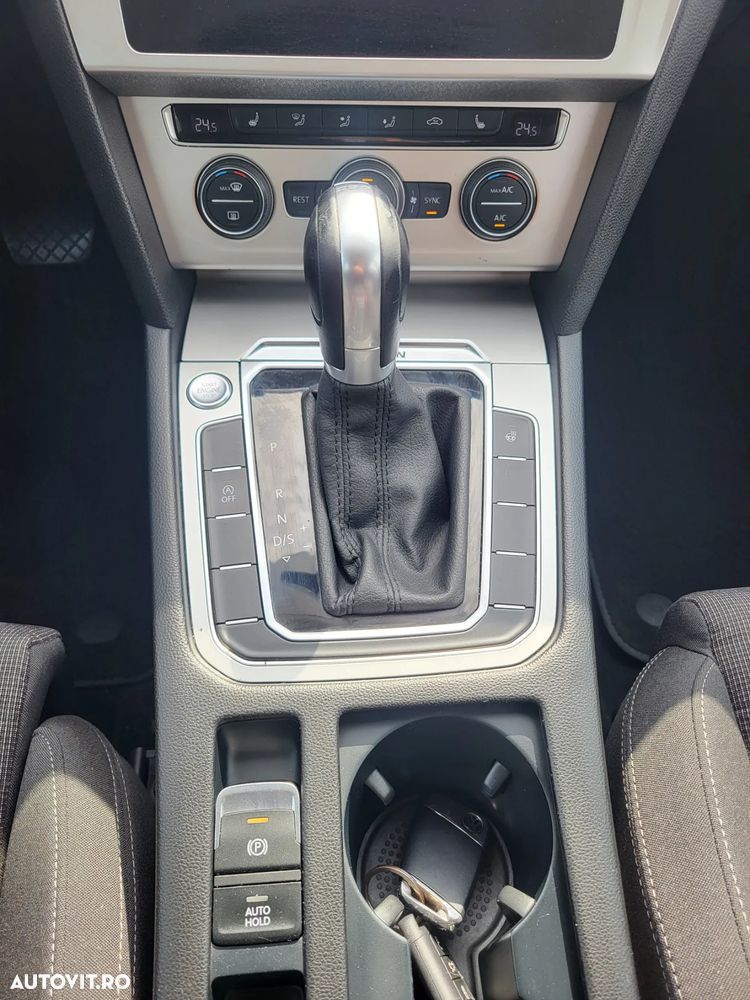 Volkswagen Passat Variant 2.0 TDI DSG 4Motion Comfortline - 9