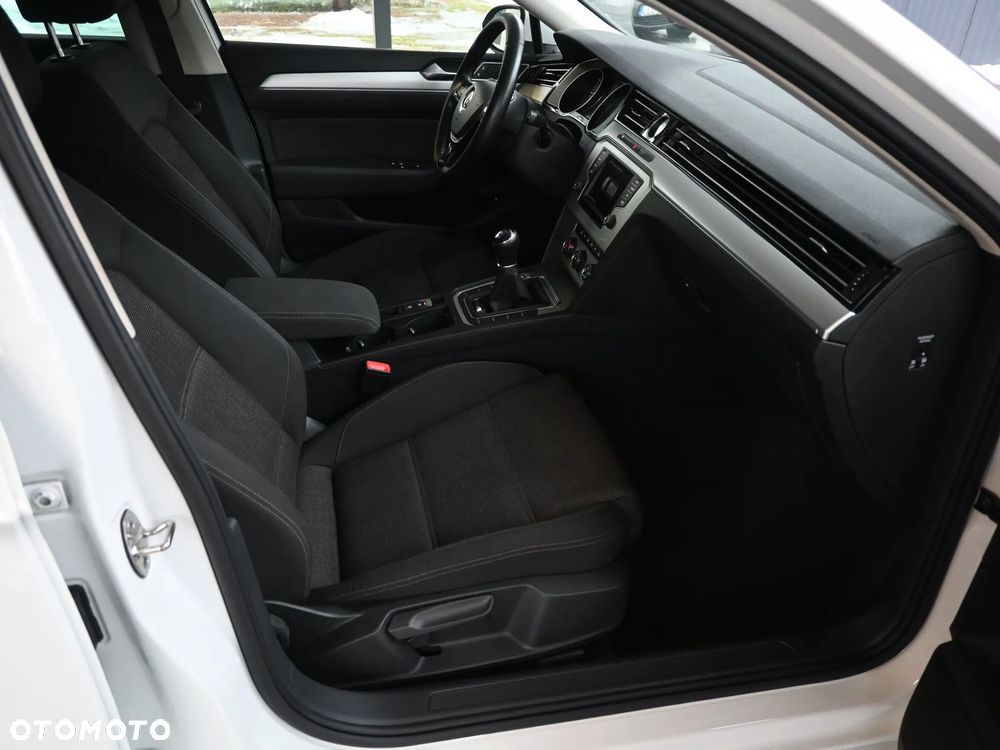 Volkswagen Passat 1.6 TDI (BlueMotion Technology) Comfortline - 20
