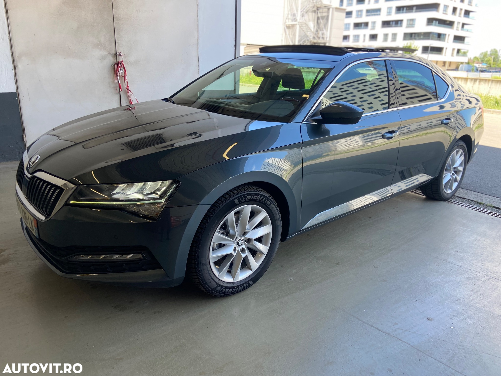Skoda Superb 2.0 TDI DSG Premium Edition - 5
