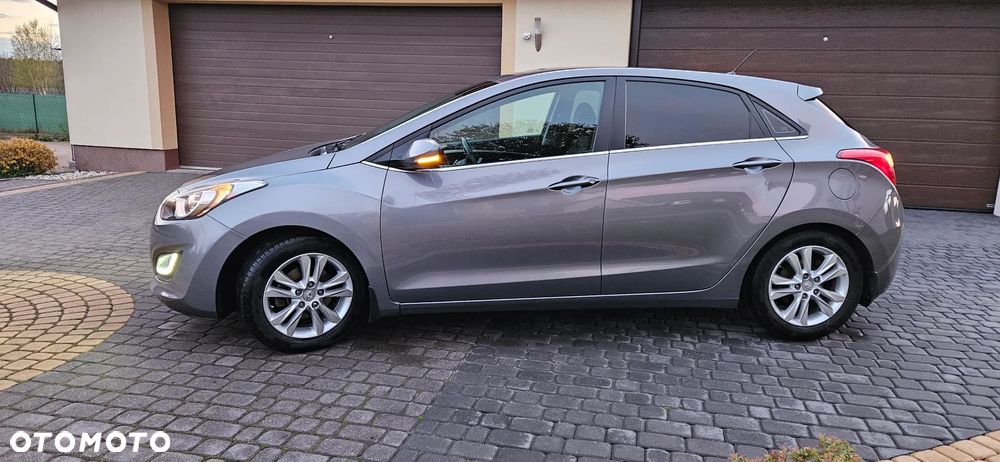 Hyundai i30 1.6 CRDi Fifa World Cup Edition - 6