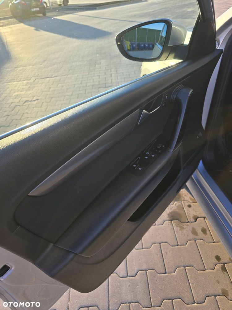 Volkswagen Passat 1.6 TDI Comfortline - 11