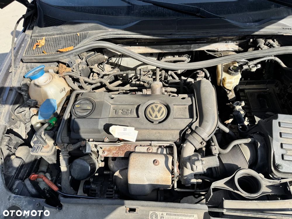 VOLKSWAGEN SCIROCCO 2009 *SAMOCHÓD NA CZĘŚCI* 4445 P6 / D5Q MASKA, LAMPA, DRZWI, LUSTERKO, ZDERZAK, GRILL, BŁOTNIK, KLAPA, BELKA, DESKA, FOTELE, KANAPA, ĆWIARTKA KIEROWNICA, TARCZE, ZACISKI, ZAWIESZENIE, KOMPLETNY PRZÓD, KOMPLETNY TYŁ, LICZNIK, ZEGARY, PRAWE LEWE PRZÓD TYŁ - 8