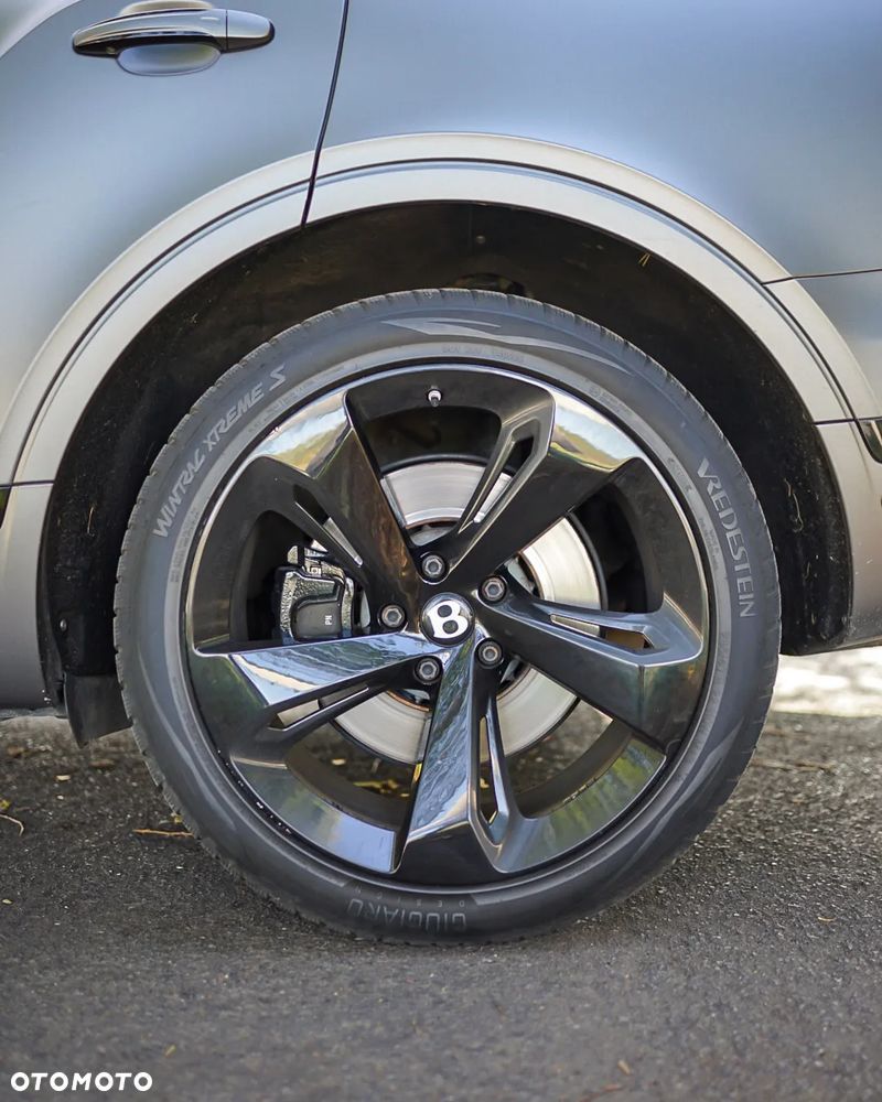 Bentley Bentayga W12 Mulliner - 15