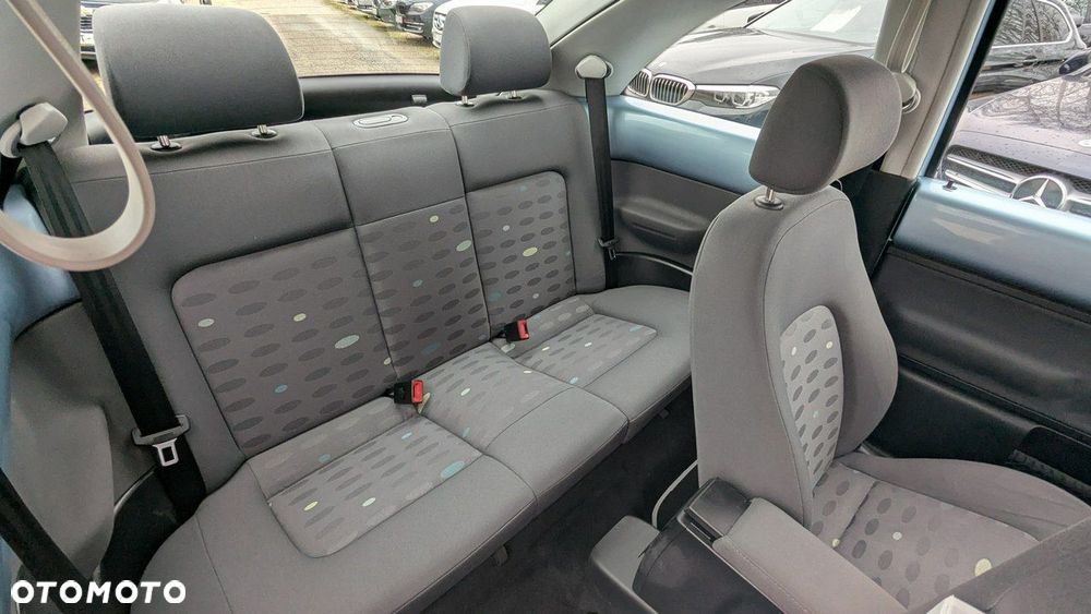 Volkswagen New Beetle - 15