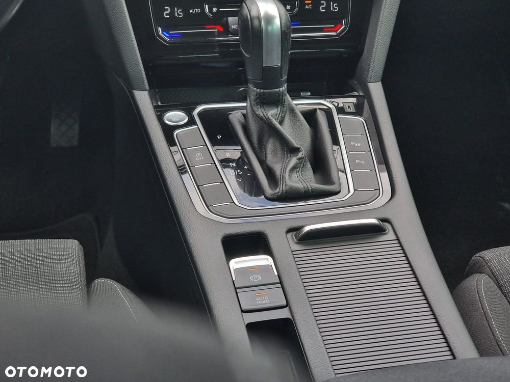 Volkswagen Passat - 17