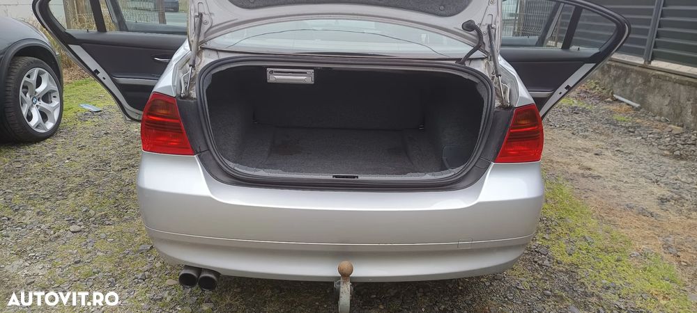 BMW Seria 3 325xi - 32