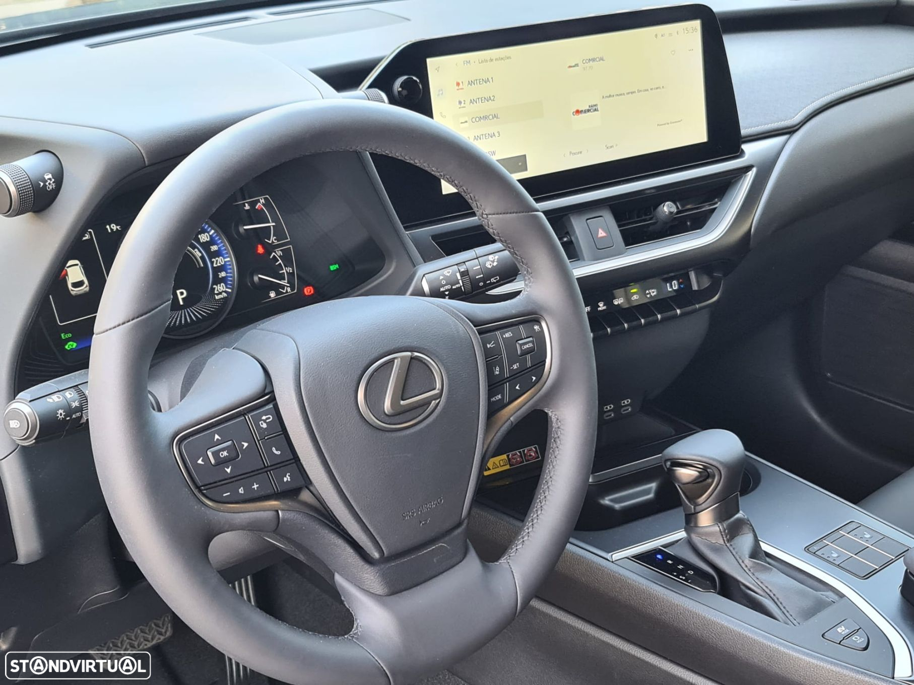 Lexus ux-250h Sport - 11