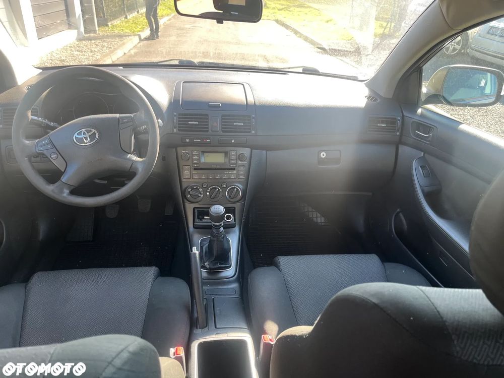 Toyota Avensis 2.0 D-4D Combi - 11