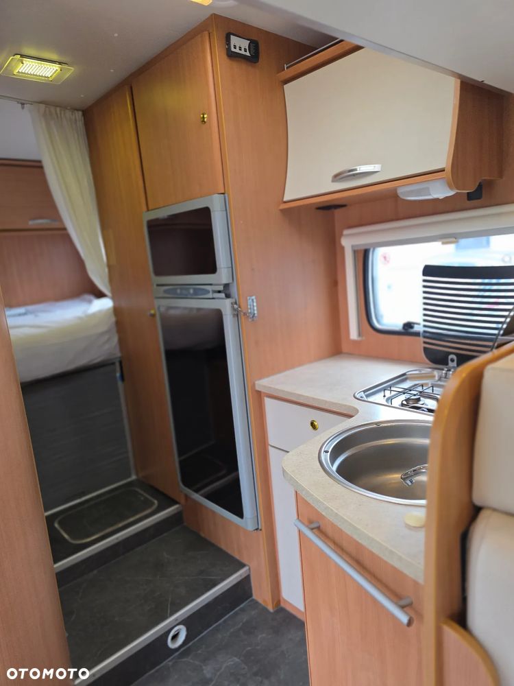 Chausson Flash 28 Polintegra opuszczane lóżko 6.99m - 6