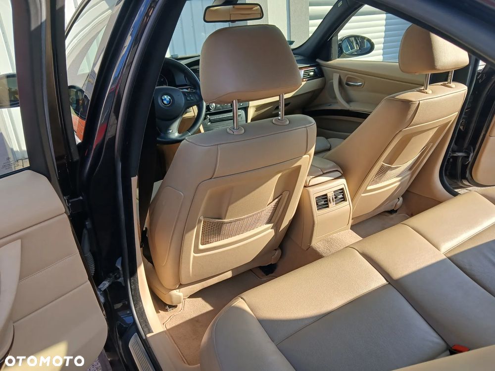 BMW Seria 3 325d - 24