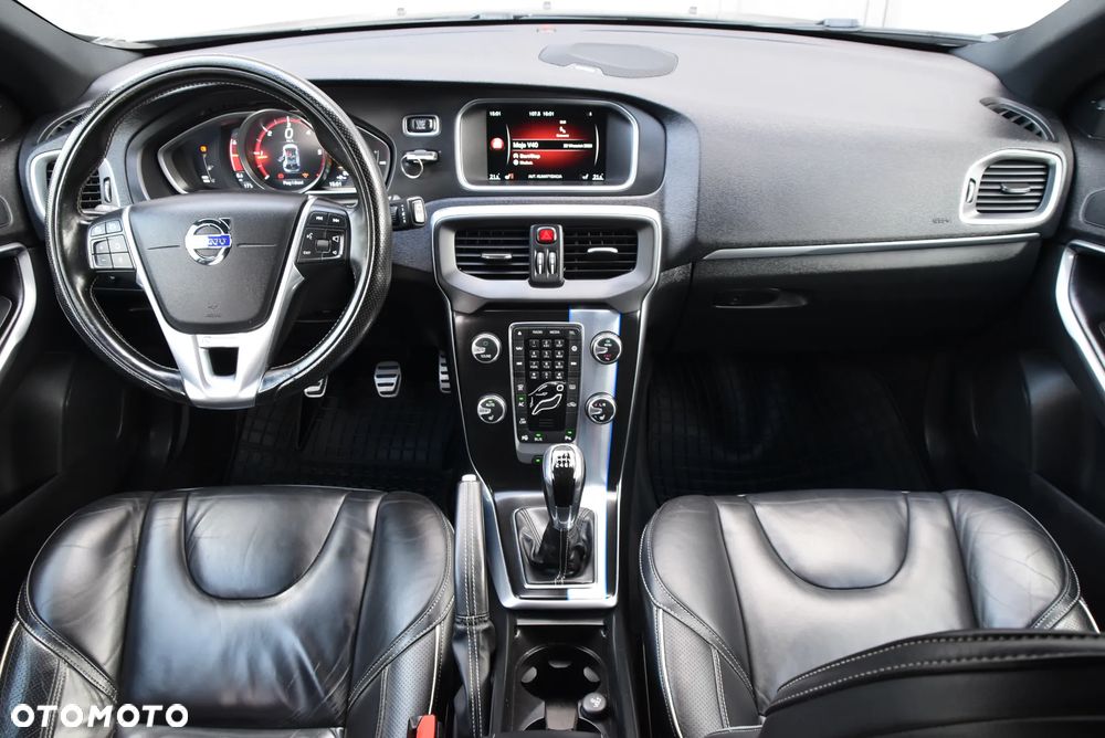 Volvo V40 D3 R-Design - 23
