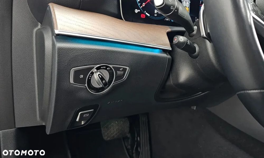 Mercedes-Benz Klasa E 220 d 4Matic 9G-TRONIC Exclusive - 24