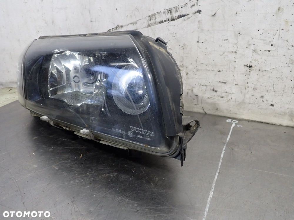 LAMPA PRAWA PRZEDNIA VOLVO S80 2.4 8693653 - 3