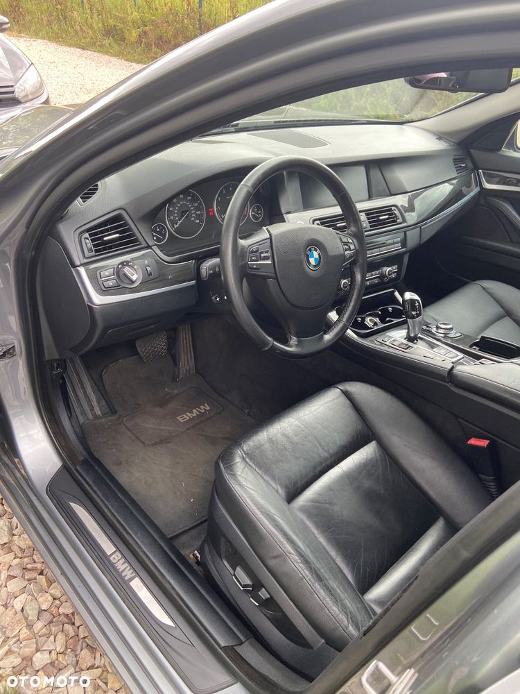 BMW Seria 5 528i xDrive Luxury Line - 3