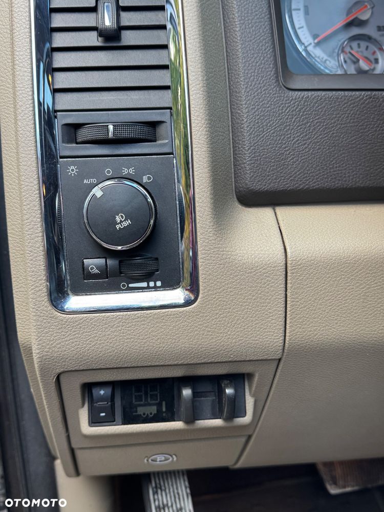 Dodge RAM 1500 5.7 4x4 - 18