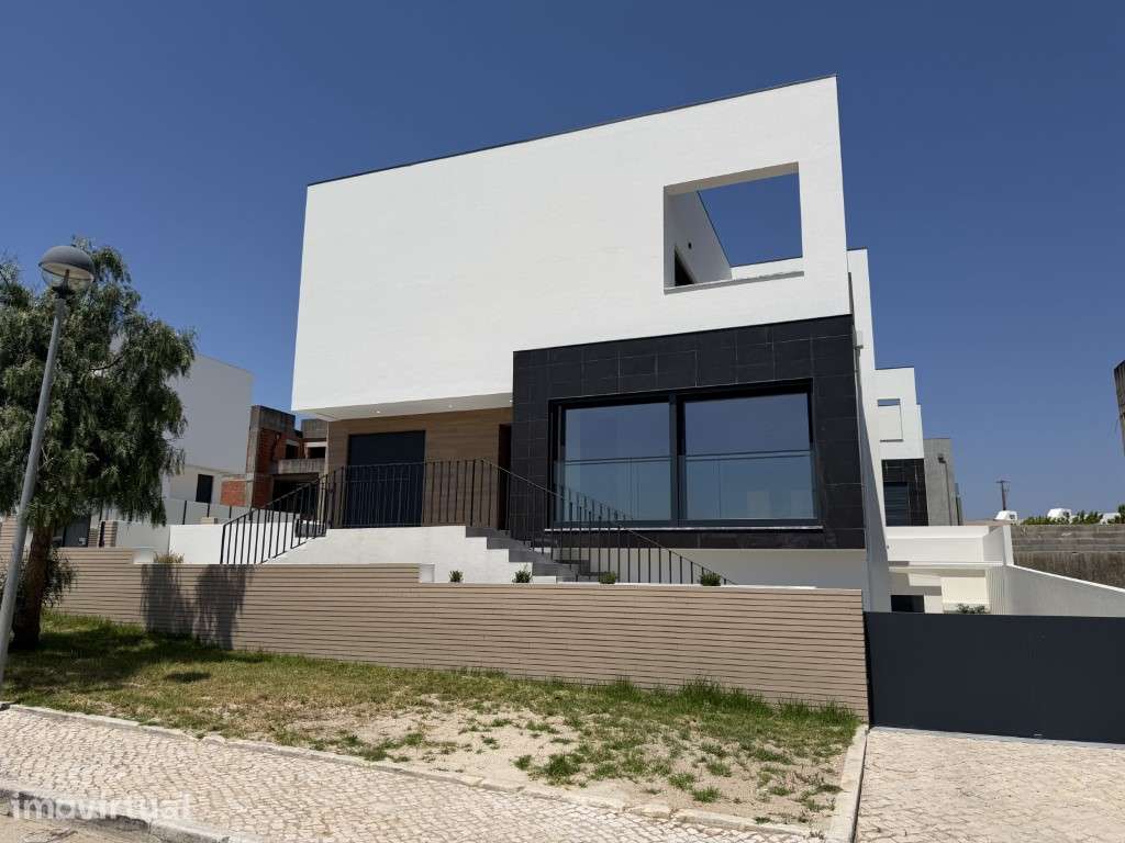 Moradia T5 de Luxo com Piscina e Jardim | Ponte do Rol | Torres Vedras - Grande imagem: 3/33