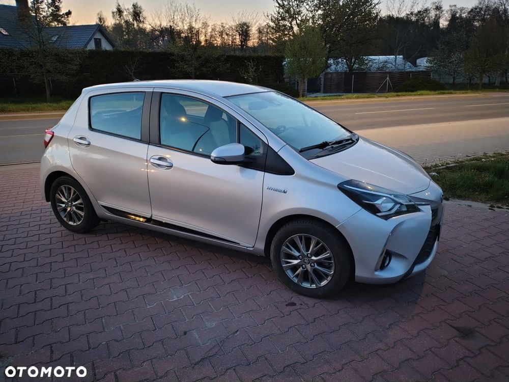 Toyota Yaris Hybrid 100 Premium EU6 - 13