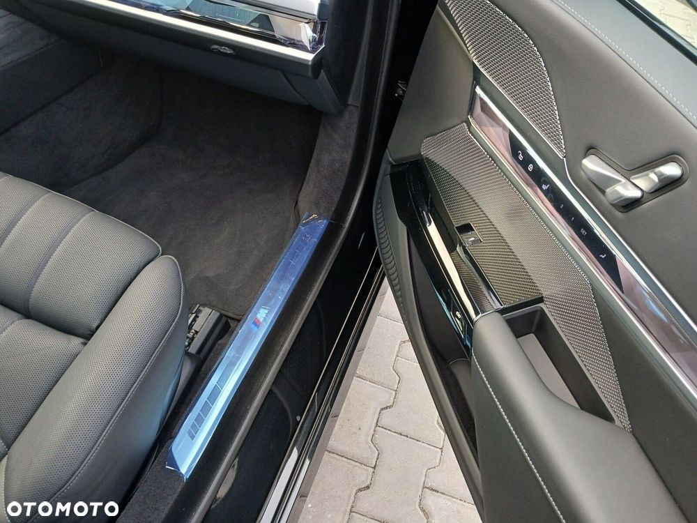 BMW Seria 7 - 36