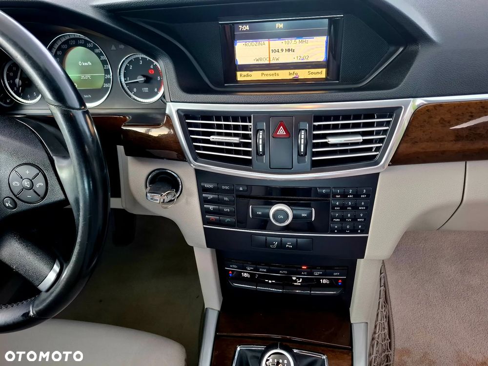 Mercedes-Benz Klasa E 220 CDI DPF BlueEFFICIENCY Elegance - 18