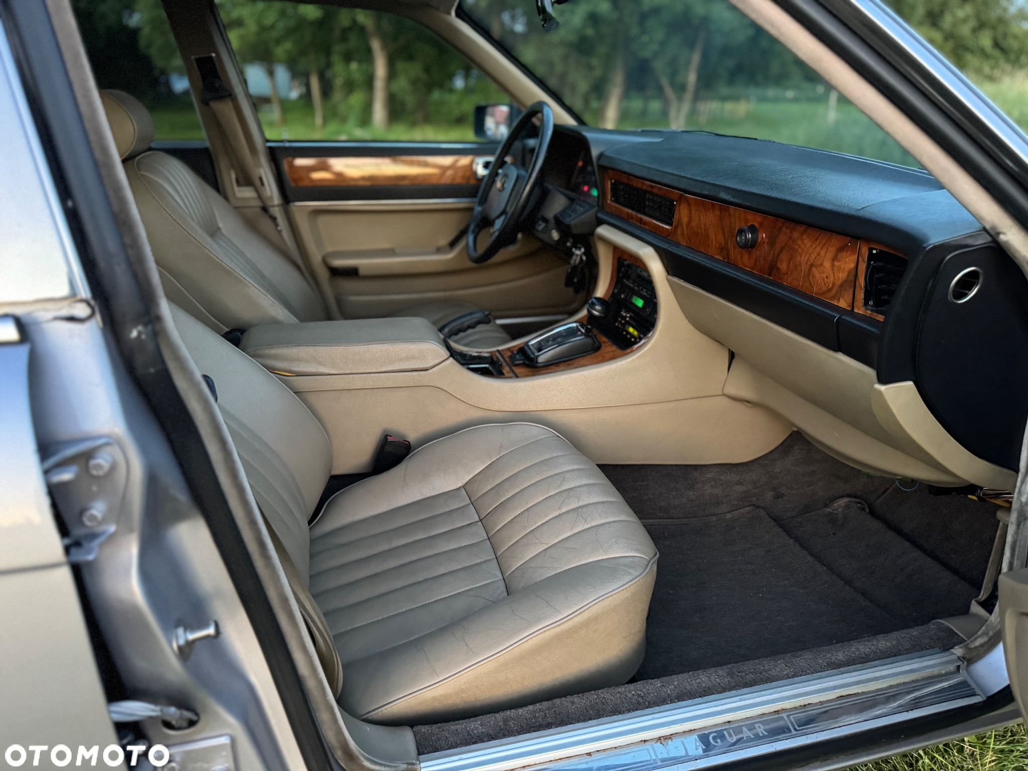 Jaguar XJ - 12