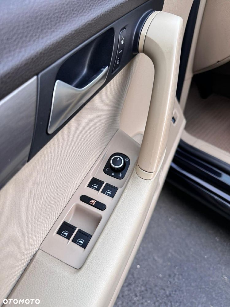 Volkswagen Passat Variant 2.0 TDI 4Motion DSG BlueMotion Tech Business Edition - 8