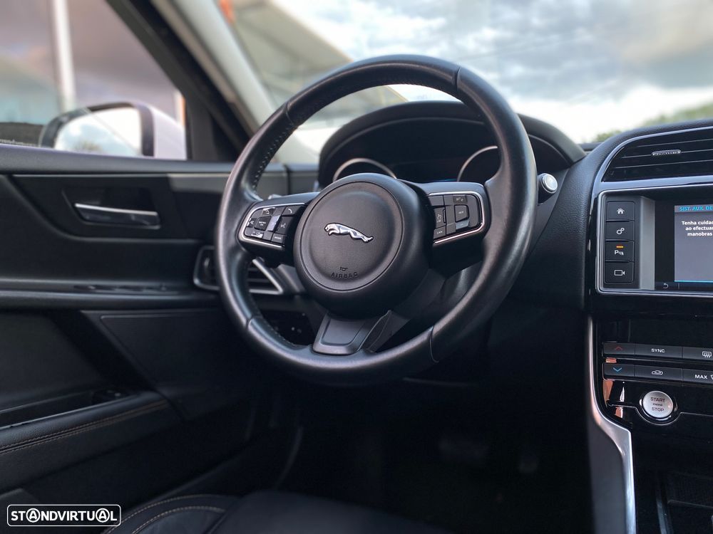 Jaguar XE 2.0 D Prestige Aut. - 9