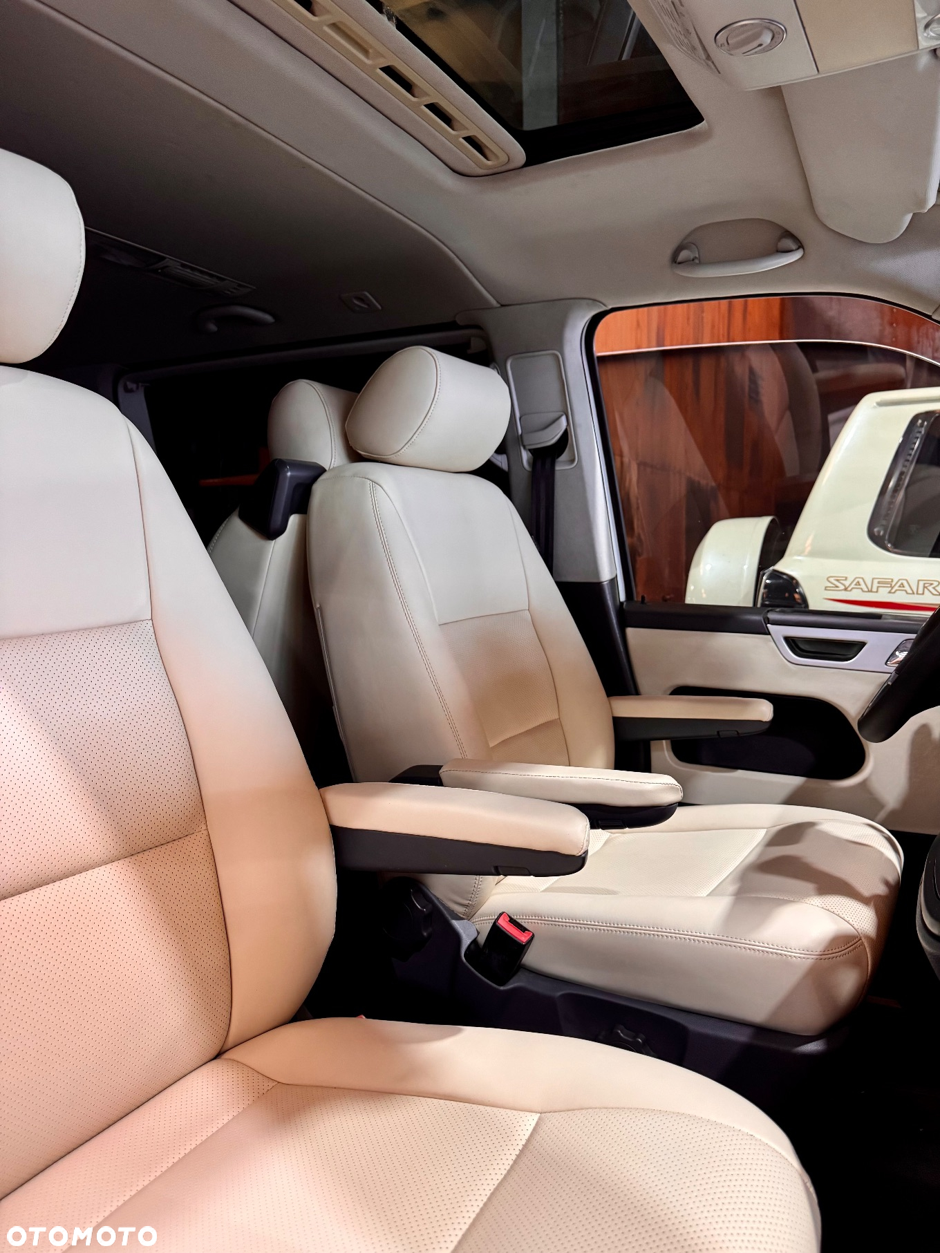 Volkswagen Multivan - 31