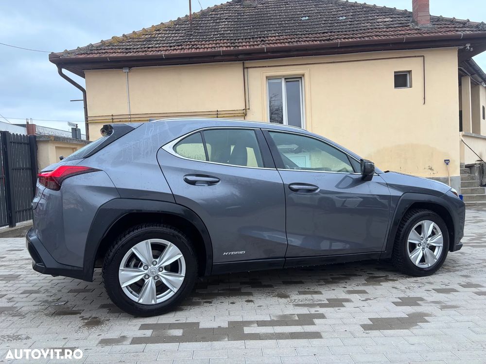 Lexus UX 250h Business Edition - 11