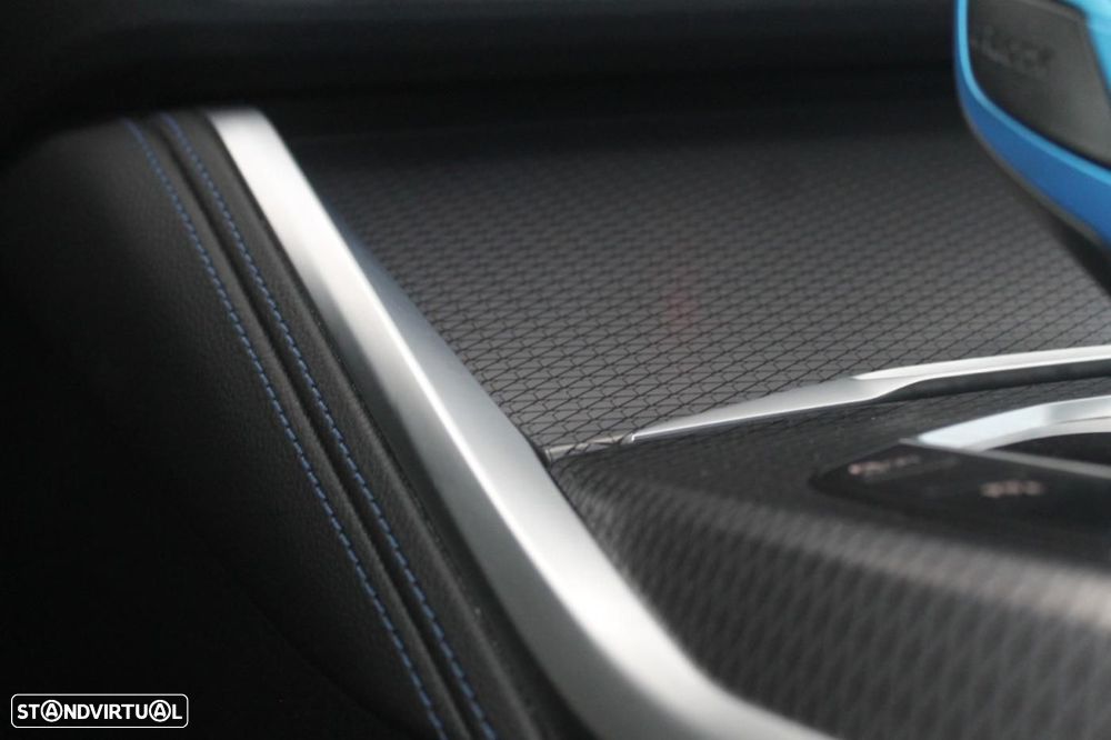 BMW i4 eDrive40 Desportiva M - 38