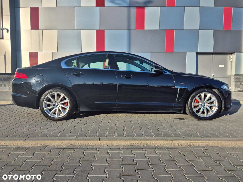 Jaguar XF 2.2 D - 9