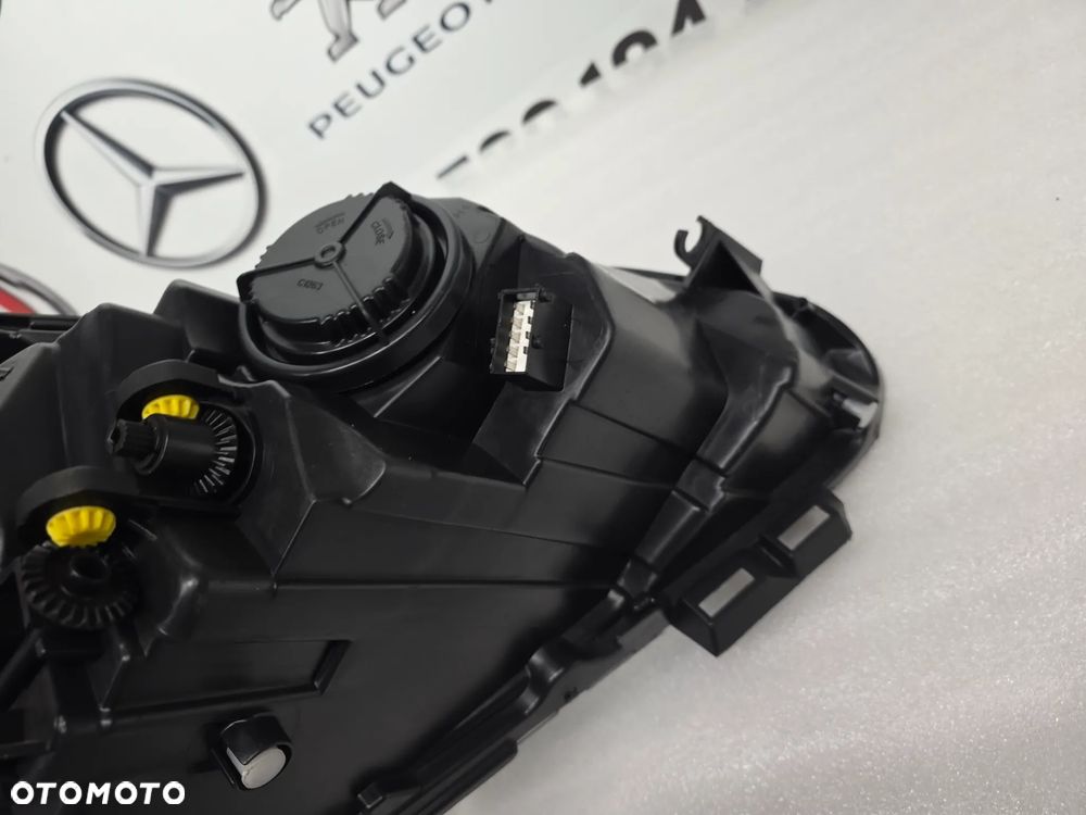 OPEL CORSA D LIFT 11-14 LEWA LAMPA PRZEDNIA PRZÓD , ŁADNA , CIEMNA , BARDZO ŁADNA , NR AUKCJI LPP150 - 13