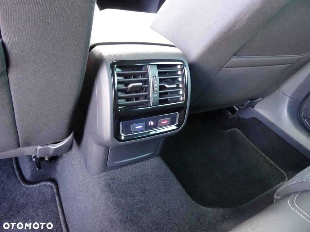 Volkswagen Passat 2.0 TDI SCR DSG Elegance - 19