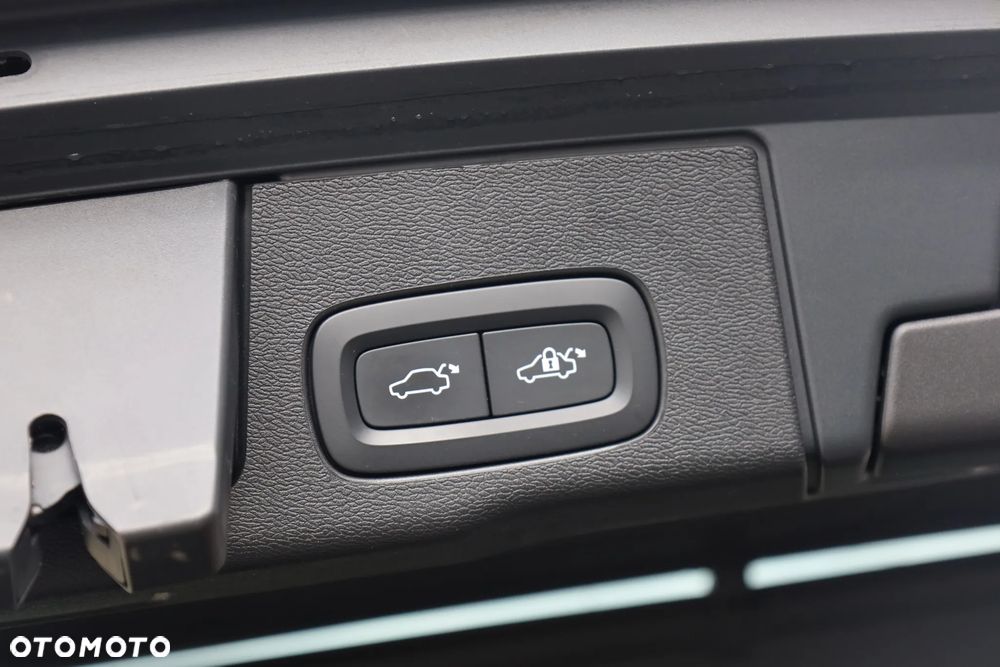 Volvo XC 60 B4 D AWD Geartronic Momentum Pro - 25