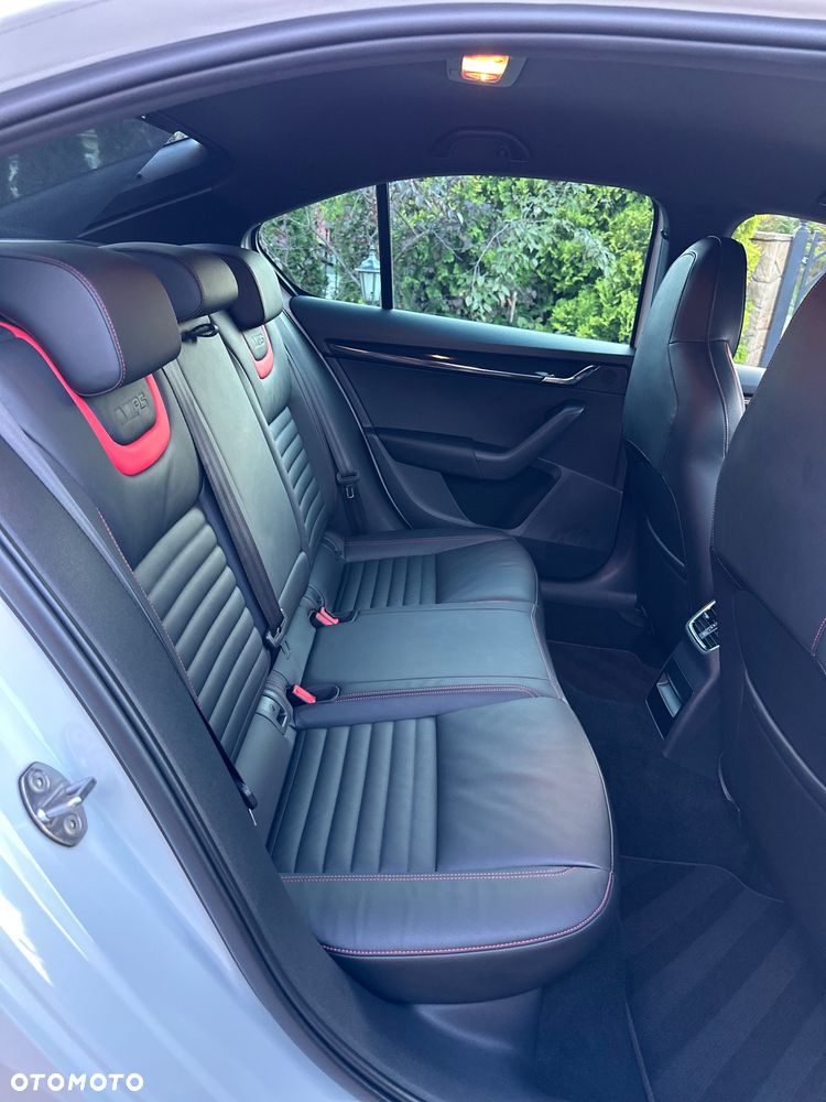 Skoda Octavia 2.0 TSI RS DSG - 32
