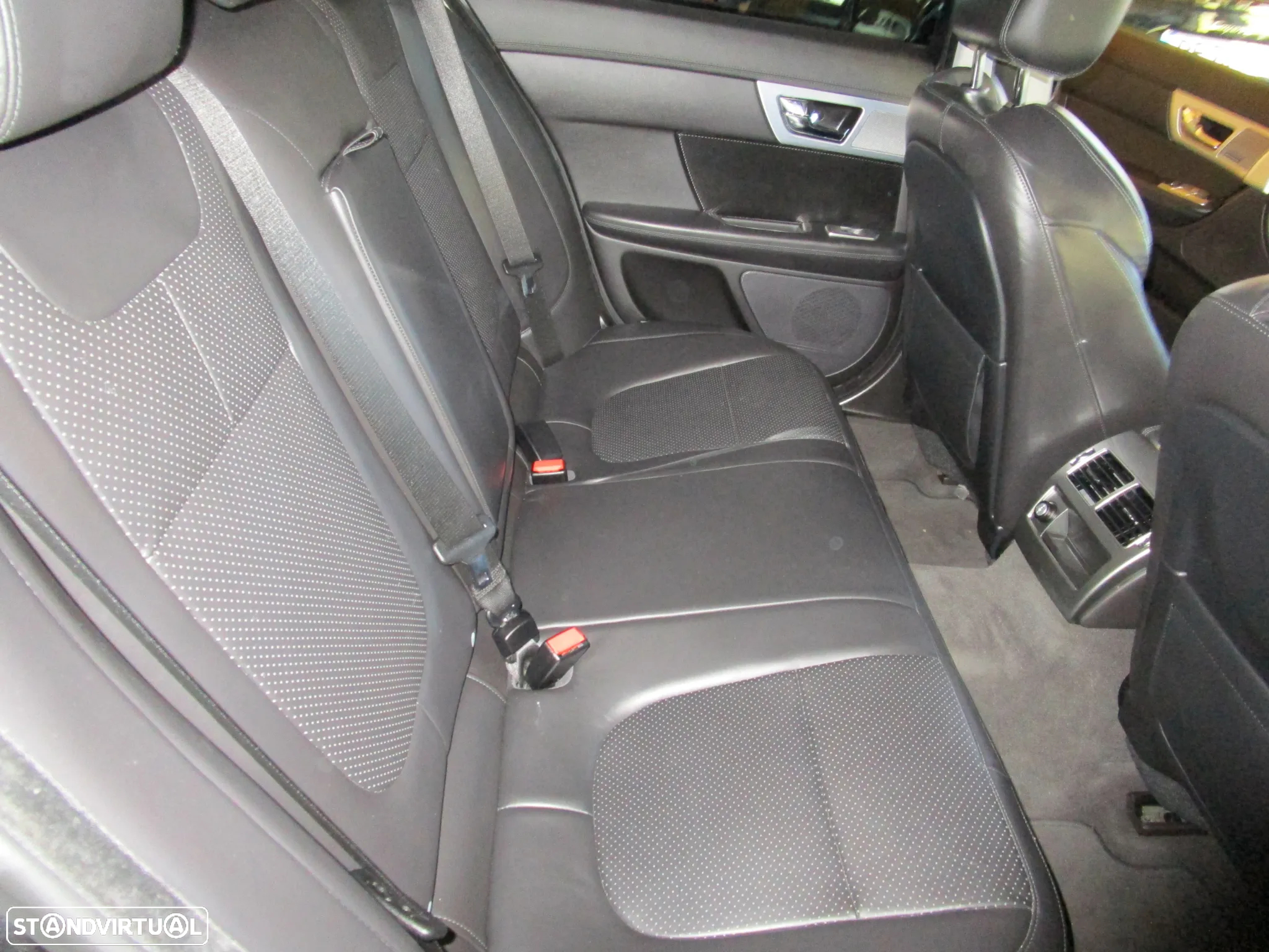 Jaguar XF 2.2 D R-Sport - 39