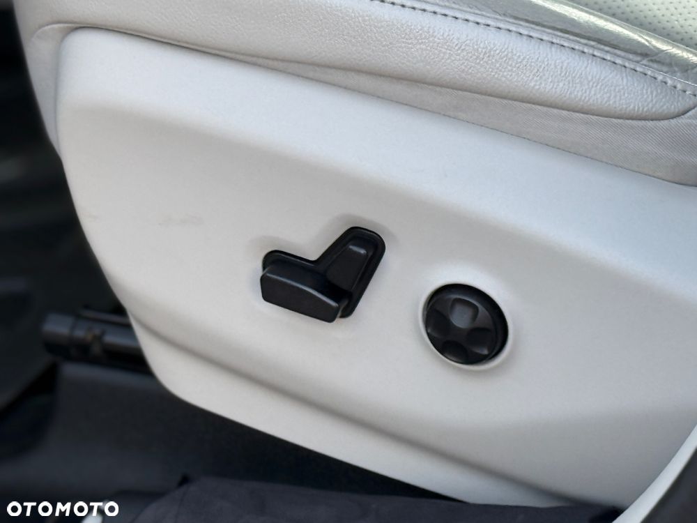 Chrysler Pacifica - 32