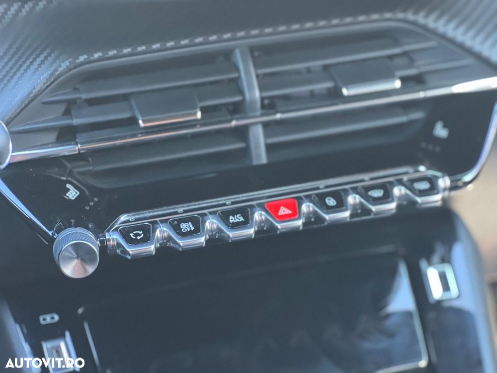 Peugeot 2008 1.2 L PureTech STT EAT8 GT Line - 17