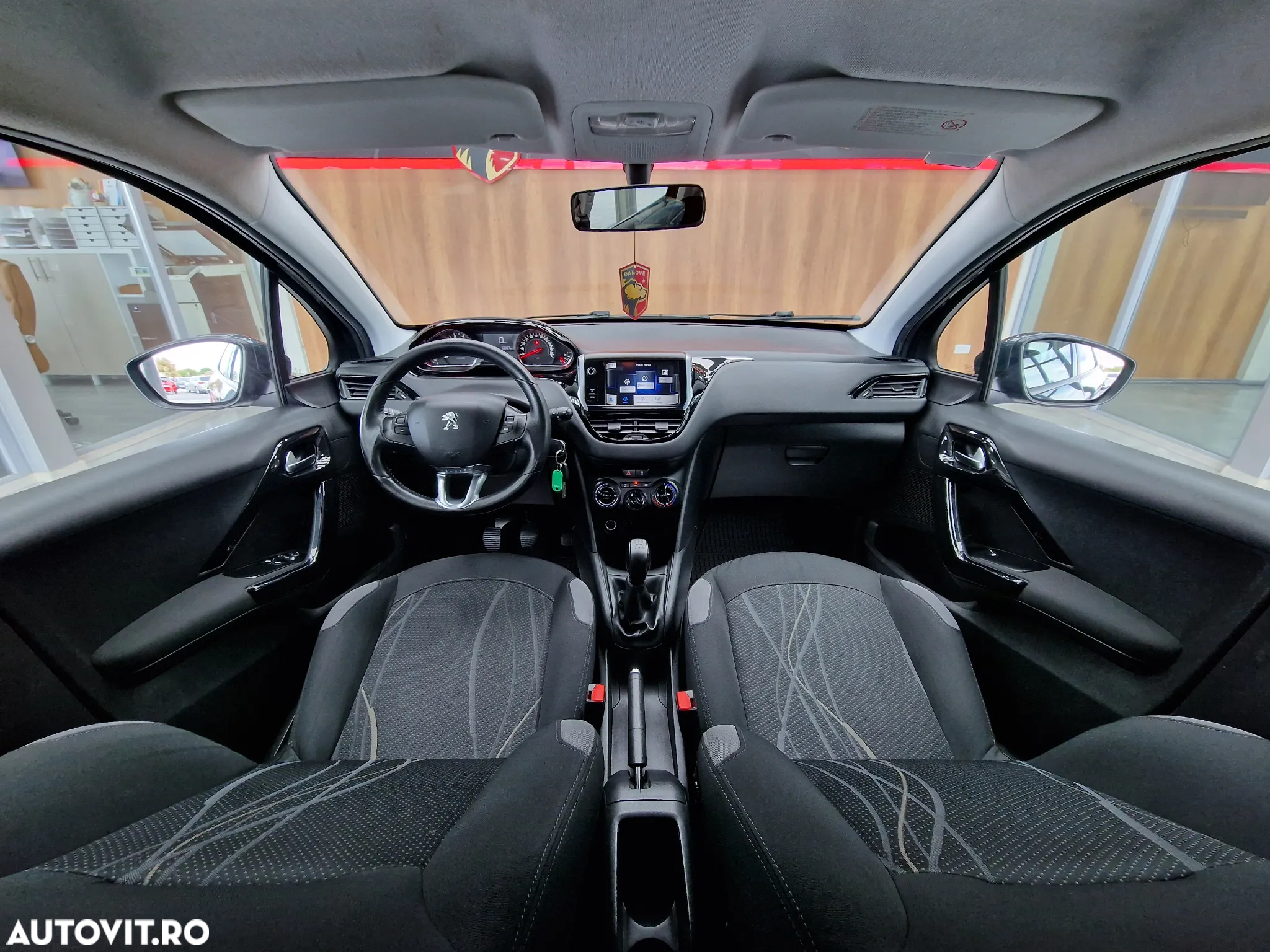 Peugeot 208 1.2 L PureTech Active - 8