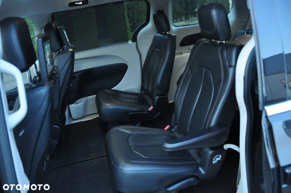 Chrysler Pacifica - 18