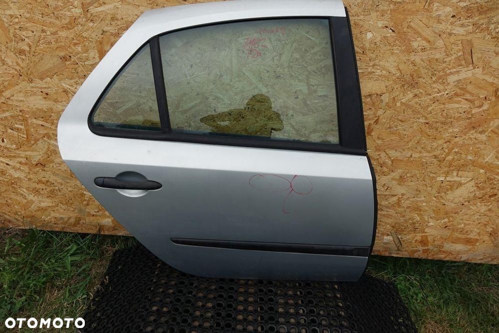 DRZWI PRAWE TYLNE TYŁ HB KPL RENAULT LAGUNA II 2 8200OE