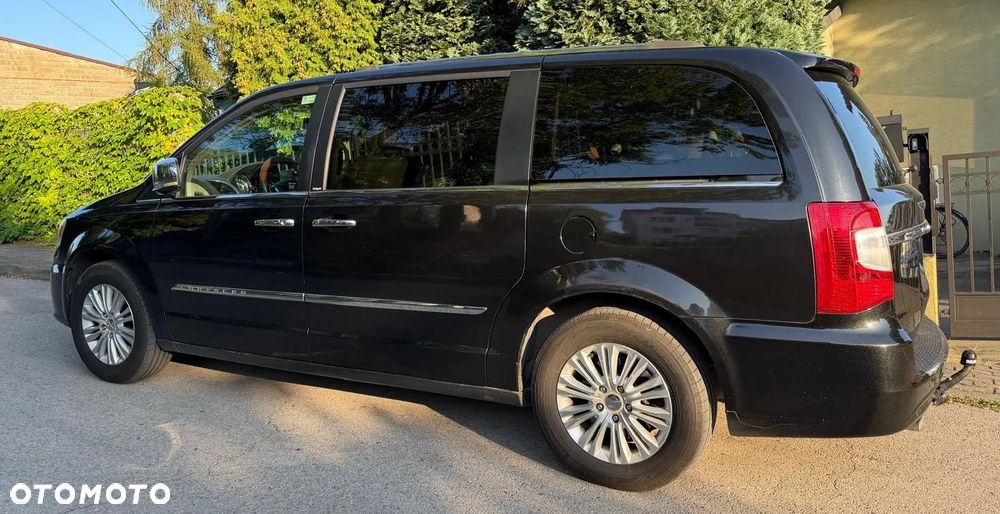 Chrysler Town & Country 3.6 Limited - 9