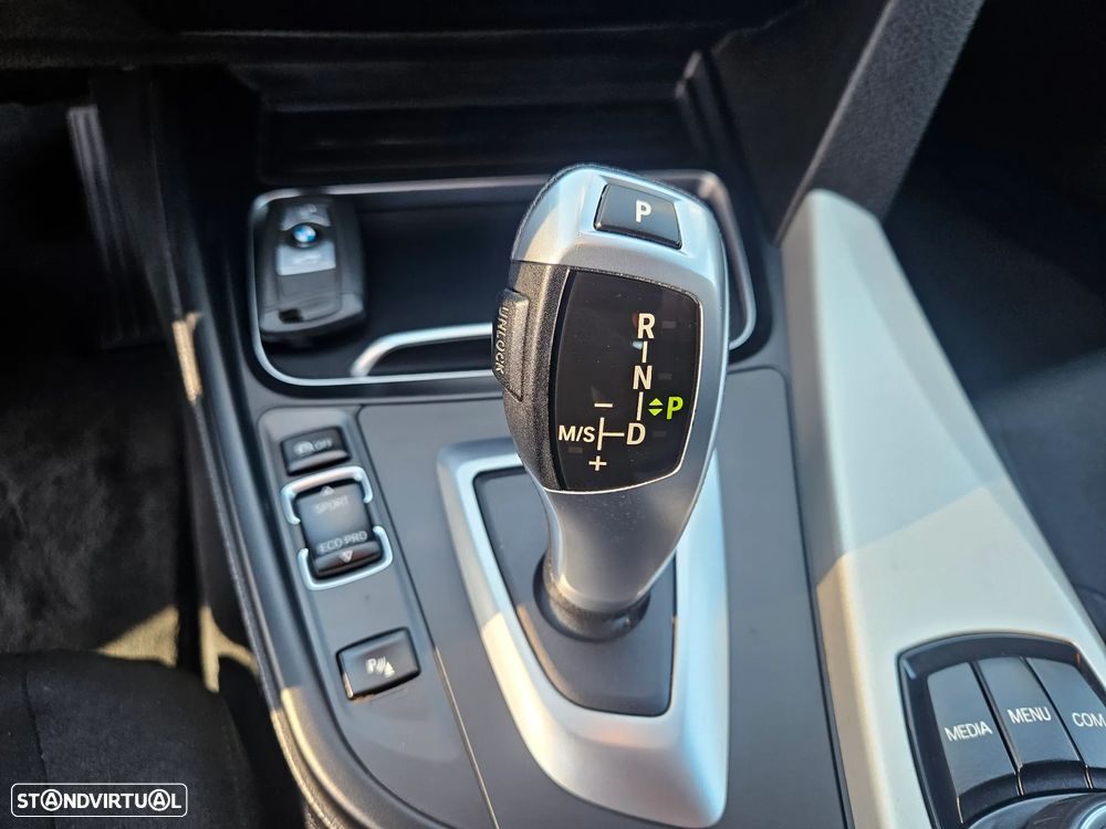 BMW 318 d Touring Advantage Auto - 23