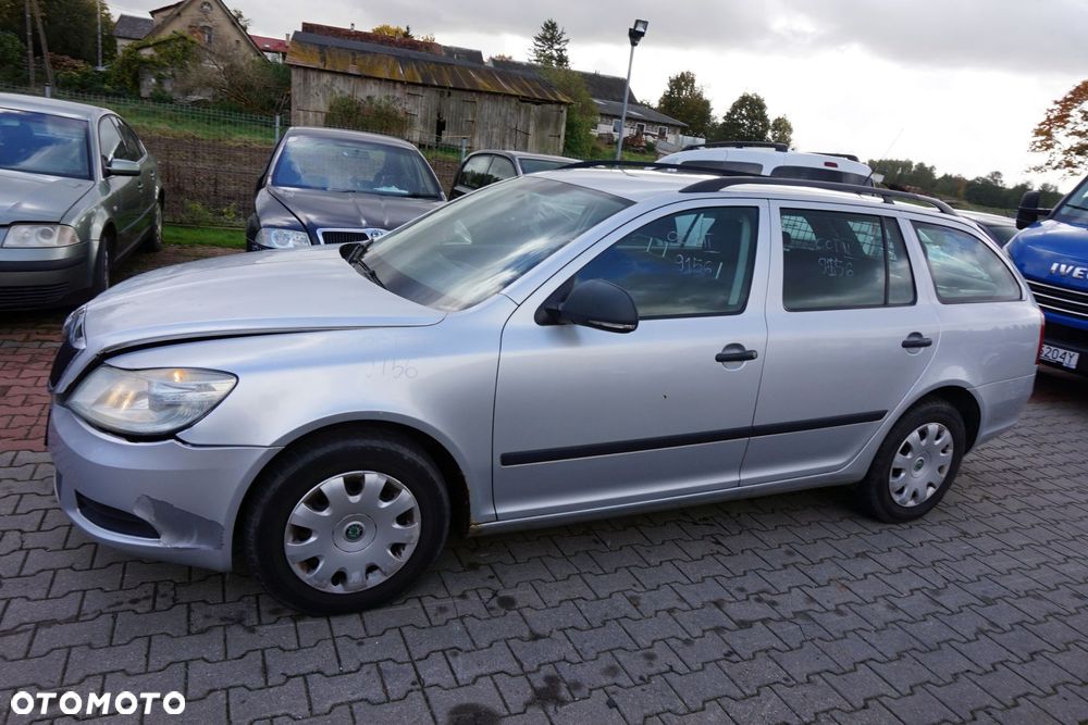 SKODA OCTAVIA II 1Z5 LIFT KOMBI 2010 9156 1.9 TDI BXE 105KM JCR SREBRNY na części - 2
