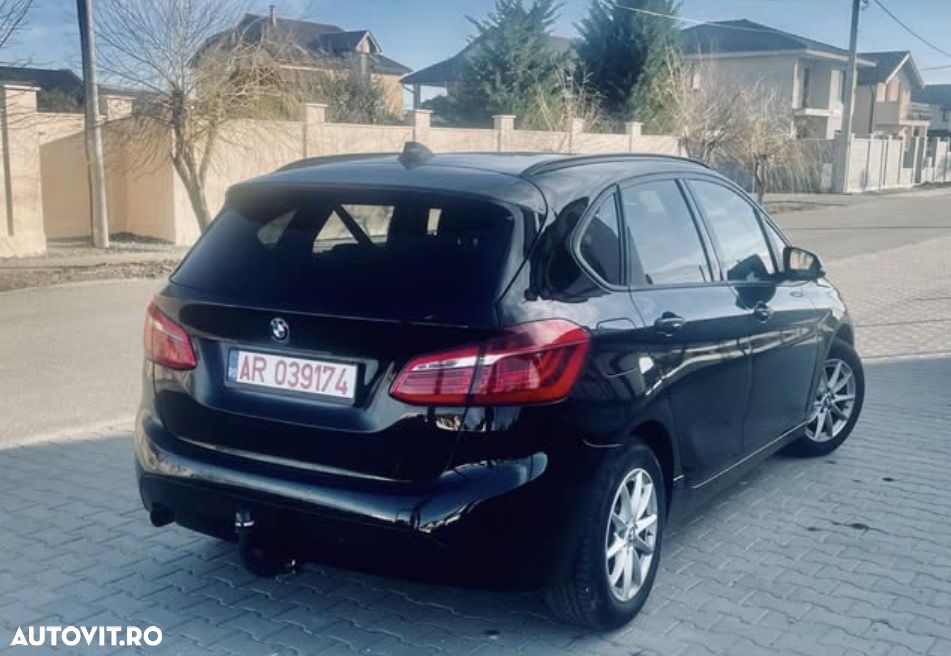 BMW Seria 2 218d - 5