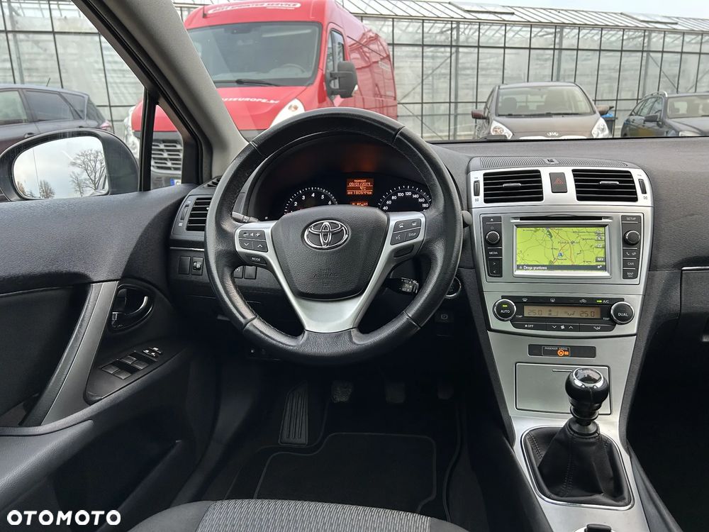 Toyota Avensis 1.8 Sol NAVI - 28