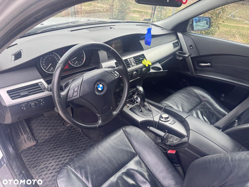 BMW Seria 5 523i - 17