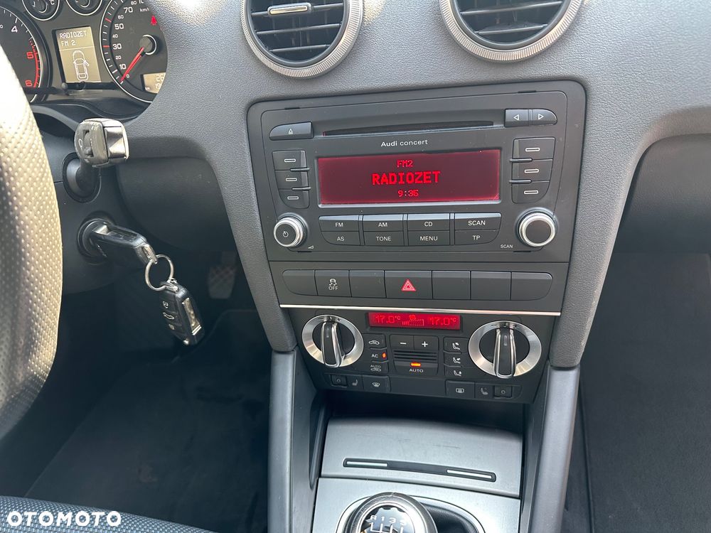 Audi A3 Sportback 1.6 TDI DPF S line Sportpaket - 19