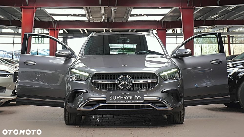 Mercedes-Benz GLA 200 - 4