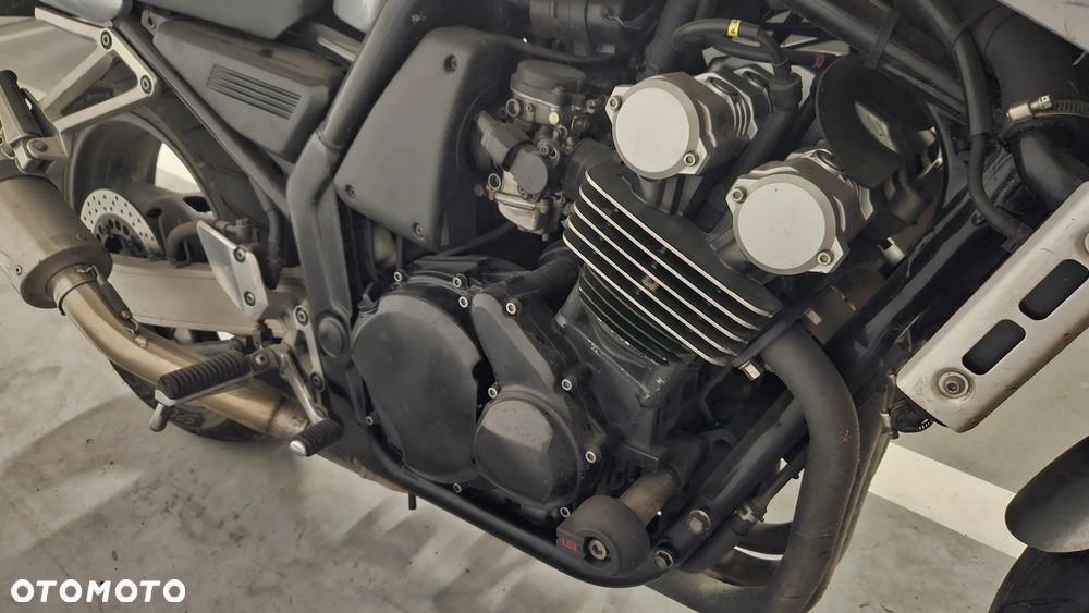 Yamaha FZS - 32