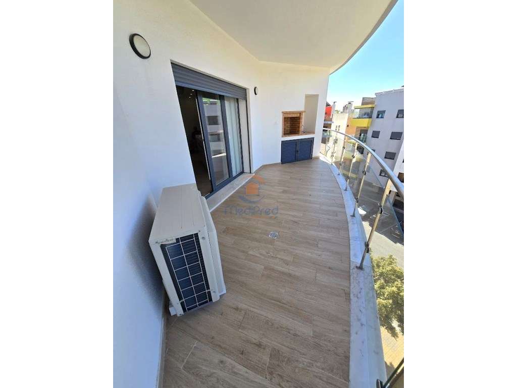 Apartamento T2 Mobilado, com 3 Varandas | Urbanização Jardim da Amo... - Grande imagem: 4/33